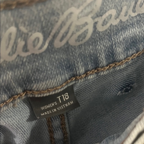 Eddie Bauer Women's Light Wash Straight Leg Jeans Size 18T - Picture 2 of 11